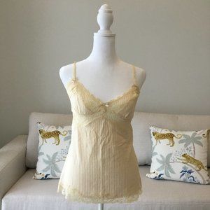 Elle Macpherson beautiful lace top never worn